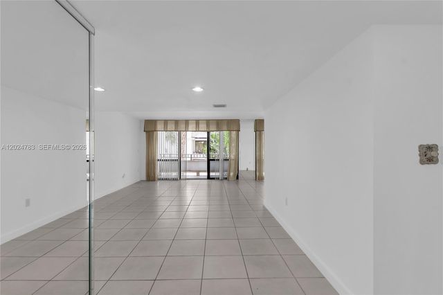 13951 Kendale Lakes Circle 208A, Miami, FL 33183