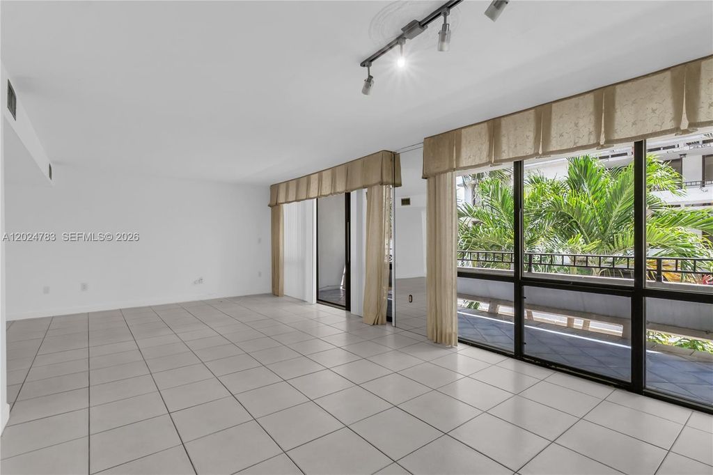 13951 Kendale Lakes Circle 208A, Miami, FL 33183