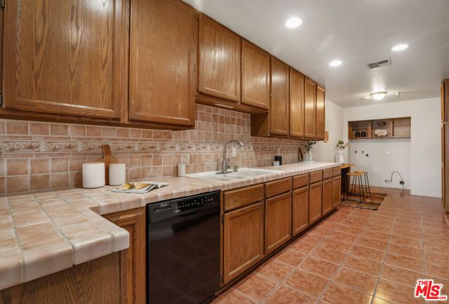 14630 Dickens Street 202, Los Angeles, CA 91403