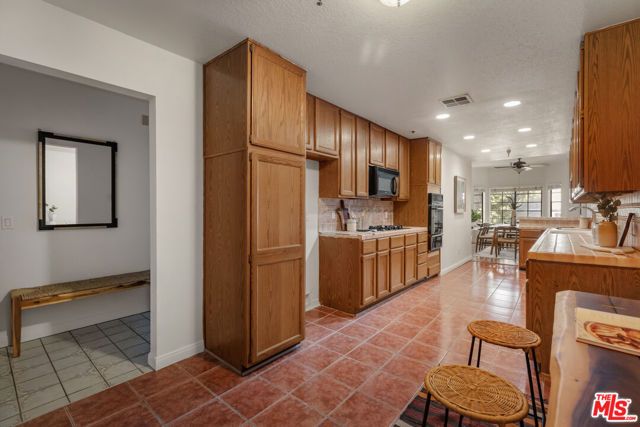 14630 Dickens Street 202, Los Angeles, CA 91403