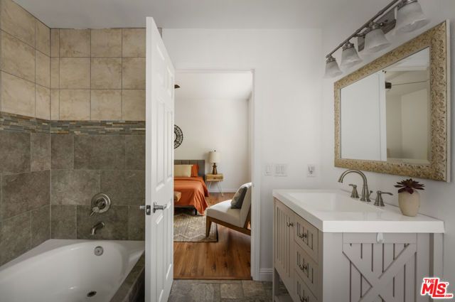 14630 Dickens Street 202, Los Angeles, CA 91403