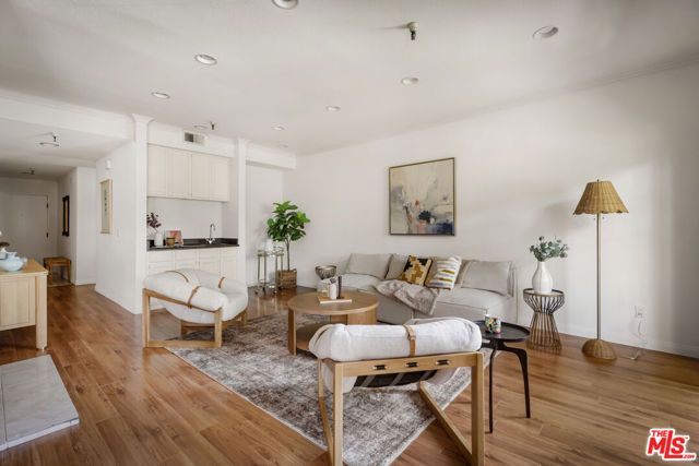 14630 Dickens Street 202, Los Angeles, CA 91403