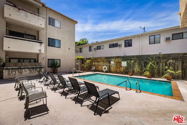 14630 Dickens Street 202, Los Angeles, CA 91403