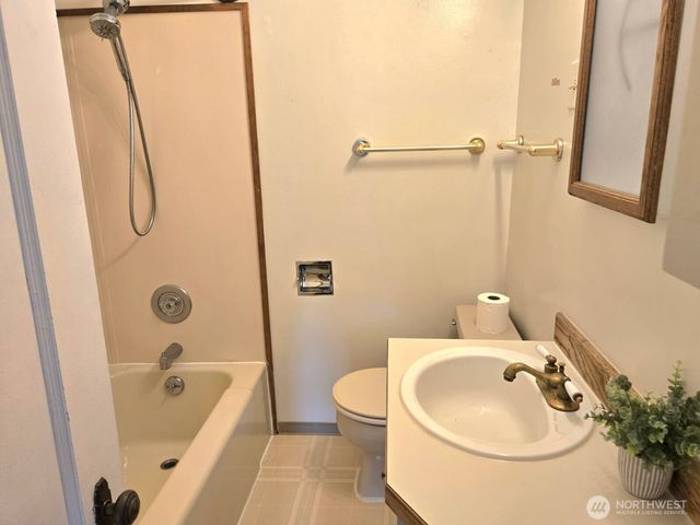 14337 Burke Avenue N, Seattle, WA 98133
