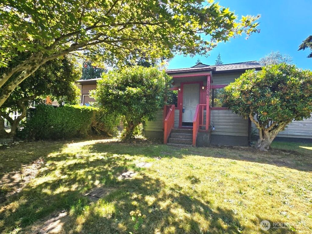 14337 Burke Avenue N, Seattle, WA 98133