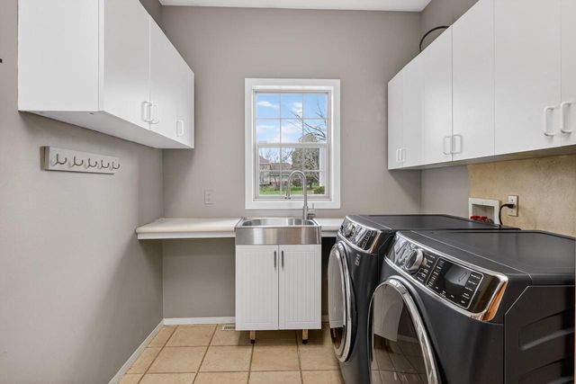 5715 Sandhill Drive, Middleton, WI 53562