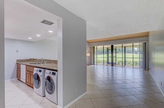 227 OLD MEADOW Way, Palm Beach Gardens, FL 33418