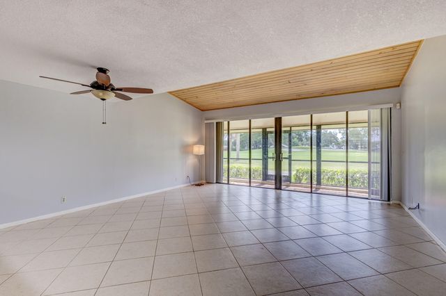 227 OLD MEADOW Way, Palm Beach Gardens, FL 33418
