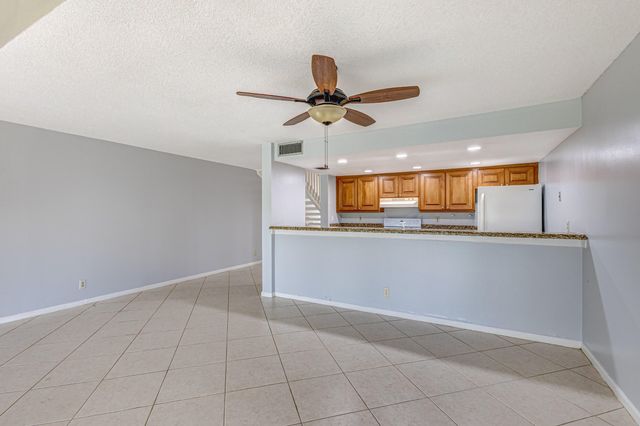 227 OLD MEADOW Way, Palm Beach Gardens, FL 33418