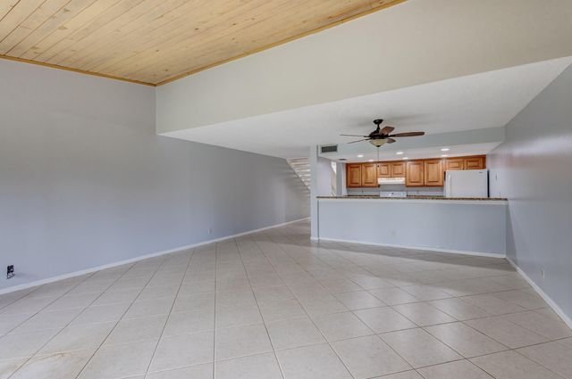 227 OLD MEADOW Way, Palm Beach Gardens, FL 33418