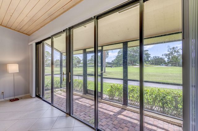 227 OLD MEADOW Way, Palm Beach Gardens, FL 33418