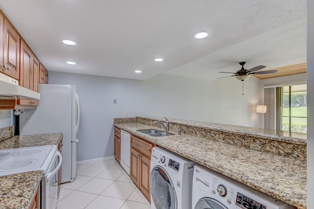 227 OLD MEADOW Way, Palm Beach Gardens, FL 33418
