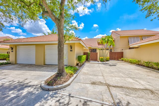 227 OLD MEADOW Way, Palm Beach Gardens, FL 33418