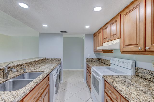 227 OLD MEADOW Way, Palm Beach Gardens, FL 33418