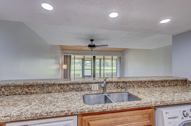 227 OLD MEADOW Way, Palm Beach Gardens, FL 33418