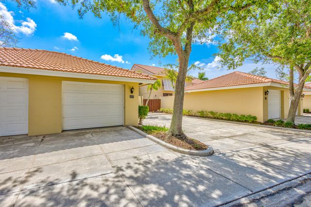 227 OLD MEADOW Way, Palm Beach Gardens, FL 33418