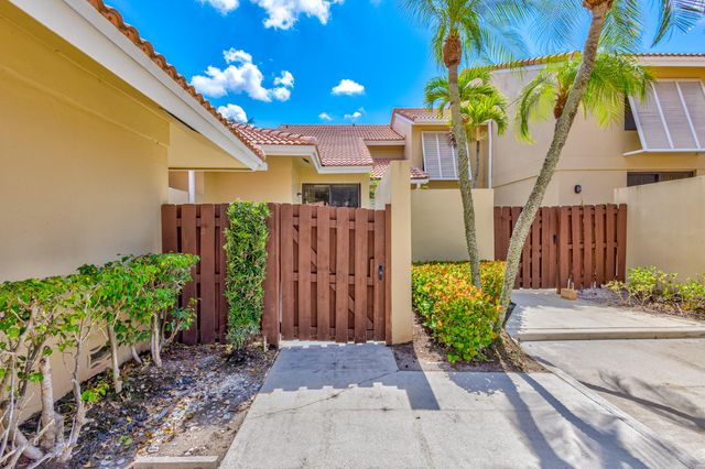 227 OLD MEADOW Way, Palm Beach Gardens, FL 33418