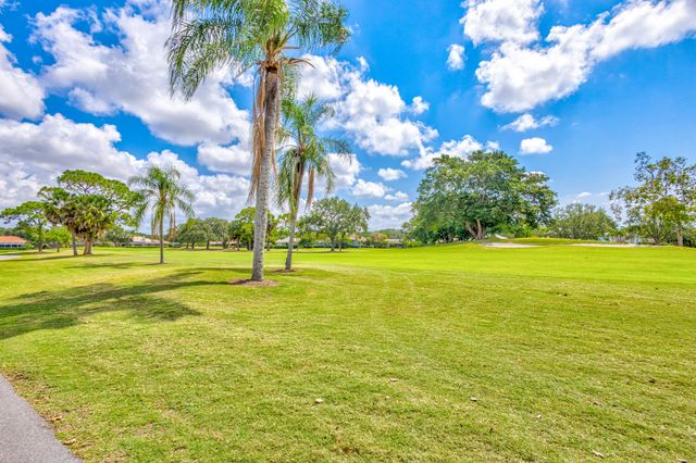 227 OLD MEADOW Way, Palm Beach Gardens, FL 33418