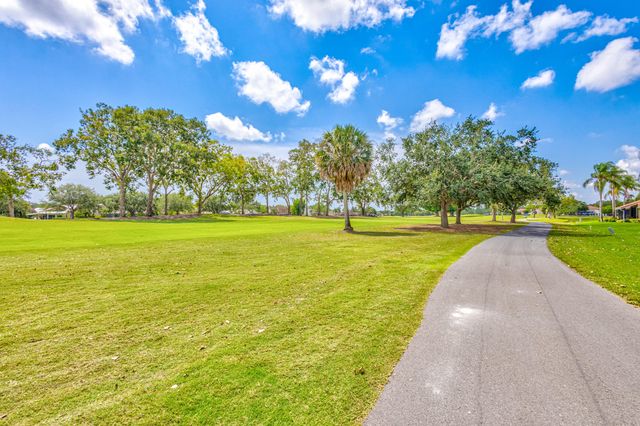 227 OLD MEADOW Way, Palm Beach Gardens, FL 33418