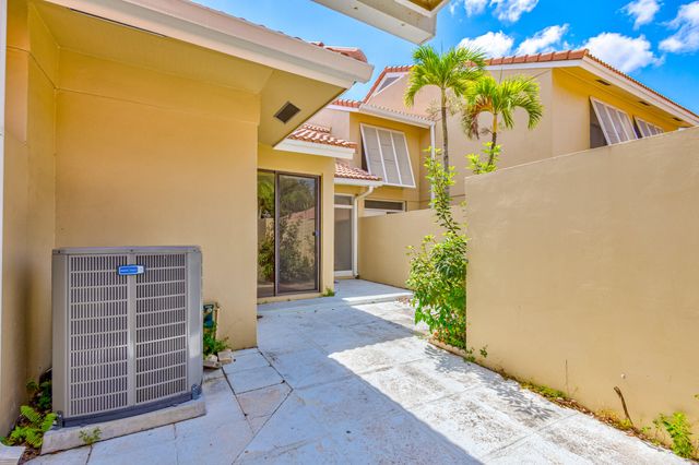 227 OLD MEADOW Way, Palm Beach Gardens, FL 33418
