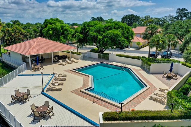 227 OLD MEADOW Way, Palm Beach Gardens, FL 33418