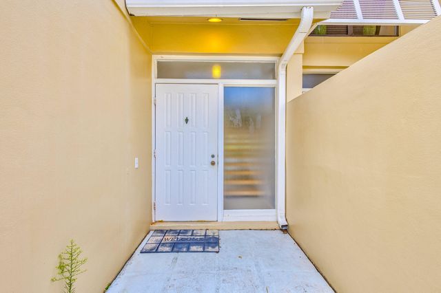 227 OLD MEADOW Way, Palm Beach Gardens, FL 33418