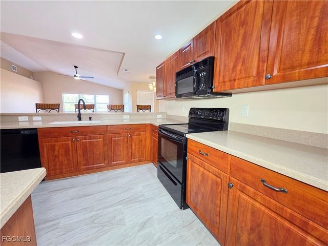 1625 N Gator CIR, Cape Coral, FL 33909