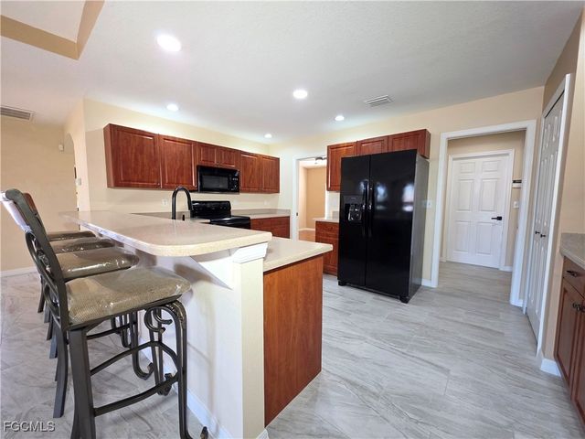 1625 N Gator CIR, Cape Coral, FL 33909