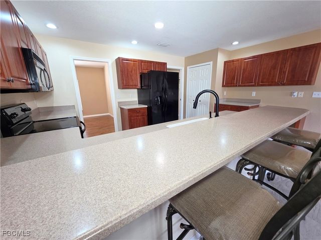 1625 N Gator CIR, Cape Coral, FL 33909