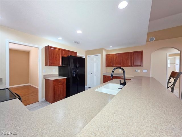 1625 N Gator CIR, Cape Coral, FL 33909