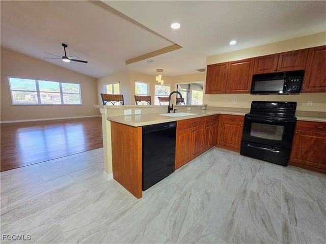 1625 N Gator CIR, Cape Coral, FL 33909