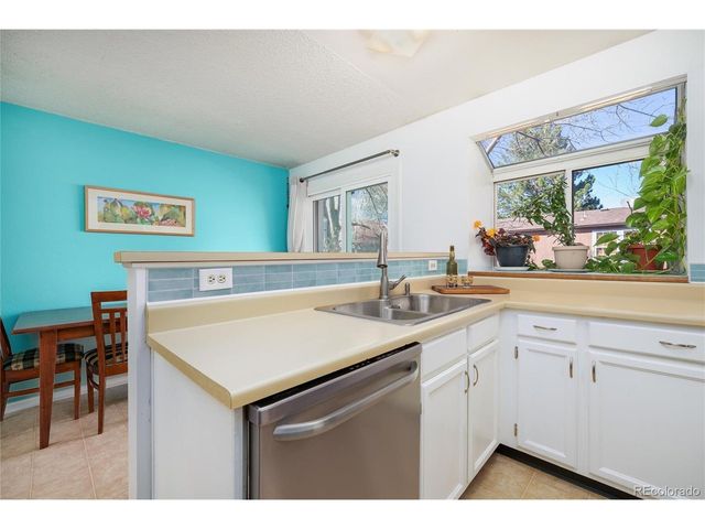 1237 S Flower Cir D, Lakewood, CO 80232