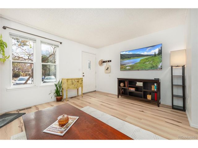 1237 S Flower Cir D, Lakewood, CO 80232