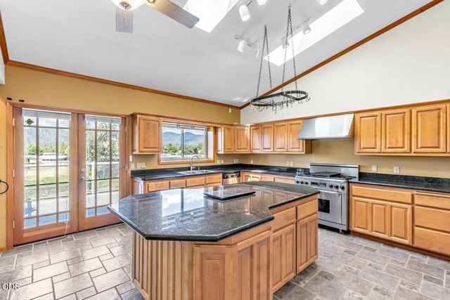 1282 Shady Lane, Grants Pass, OR 97527