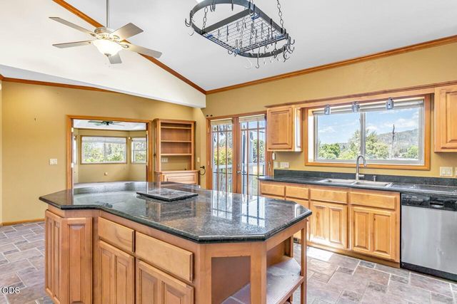 1282 Shady Lane, Grants Pass, OR 97527