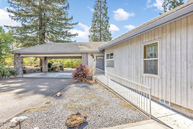 1282 Shady Lane, Grants Pass, OR 97527