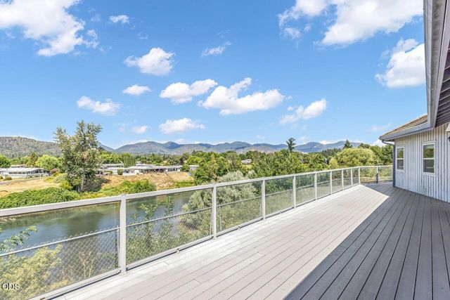 1282 Shady Lane, Grants Pass, OR 97527