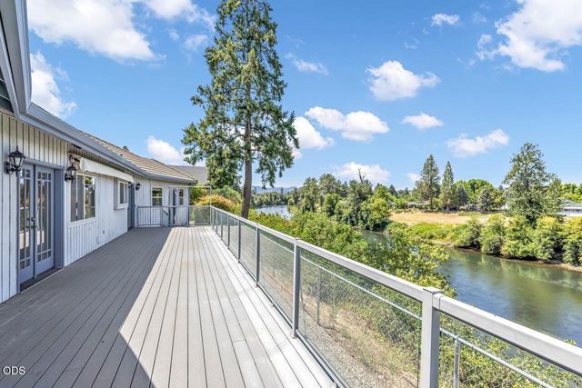 1282 Shady Lane, Grants Pass, OR 97527