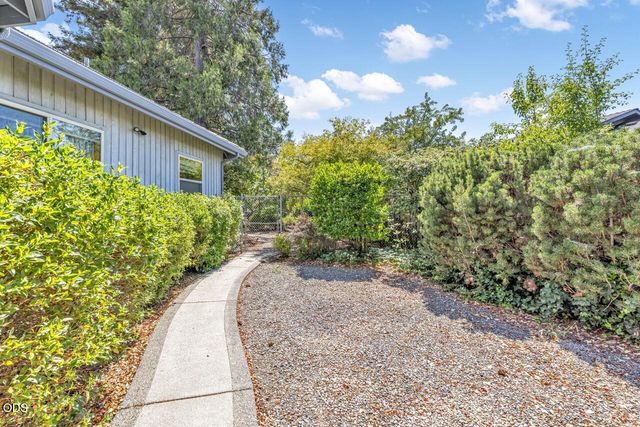 1282 Shady Lane, Grants Pass, OR 97527
