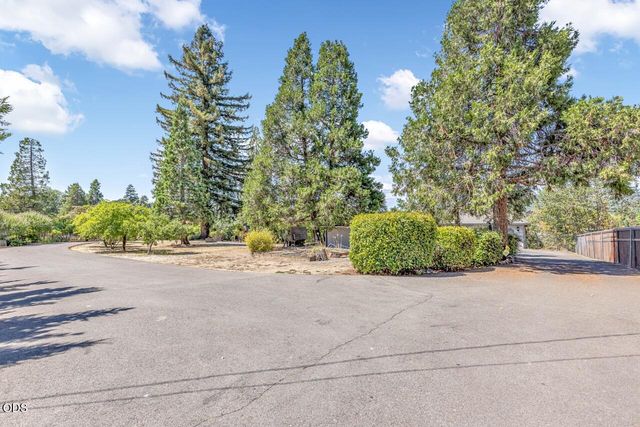 1282 Shady Lane, Grants Pass, OR 97527