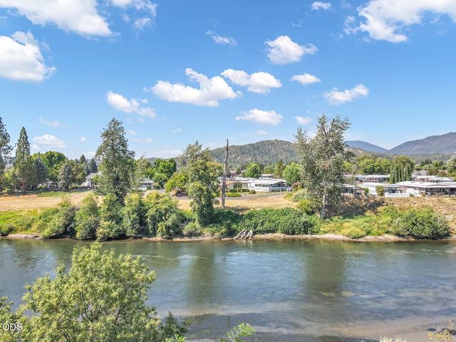 1282 Shady Lane, Grants Pass, OR 97527