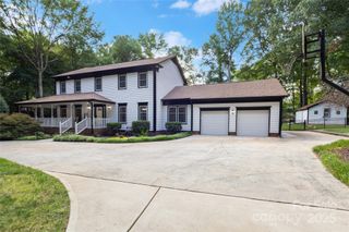 10700 Chestnut Hill Drive, Matthews, NC 28105