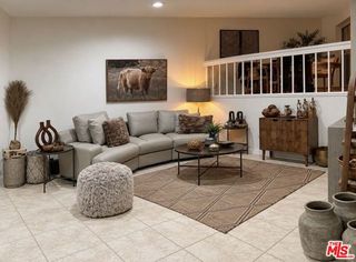 22313 Erwin Street, Woodland Hills (los Angeles), CA 91367