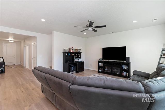 219 W Willow Dale Dr., Kuna, ID 83634