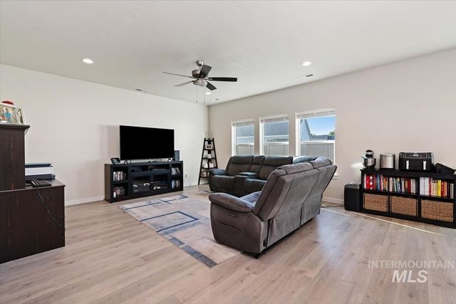 219 W Willow Dale Dr., Kuna, ID 83634