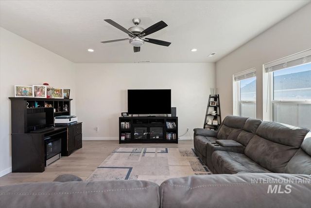 219 W Willow Dale Dr., Kuna, ID 83634