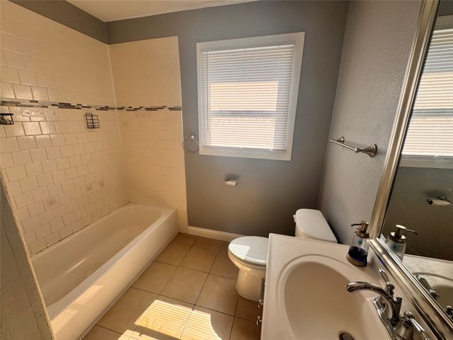130 W Avenue D, Garland, TX 75040