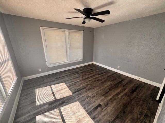 130 W Avenue D, Garland, TX 75040