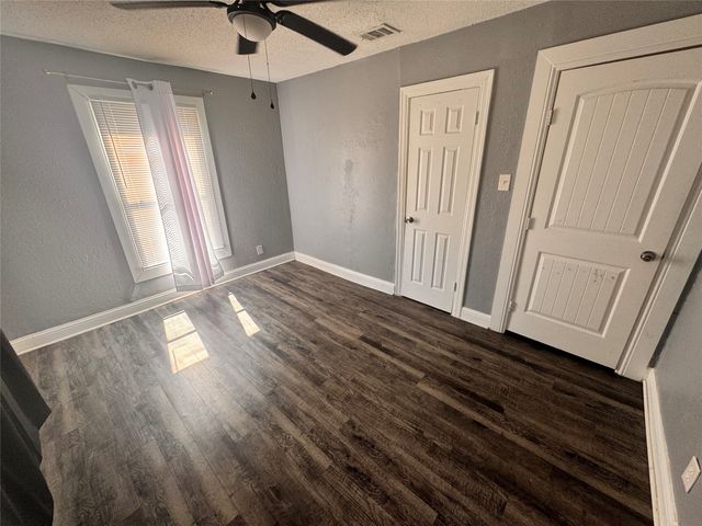 130 W Avenue D, Garland, TX 75040