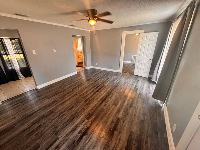 130 W Avenue D, Garland, TX 75040